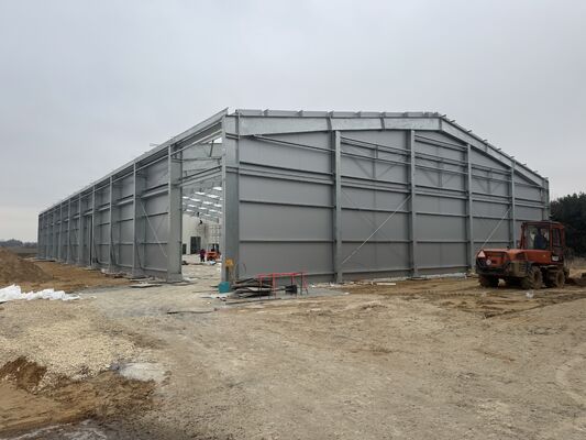 Prefabricated Steel Structure Cold Storage Warehouse With PU/PIR Sandwich Panel